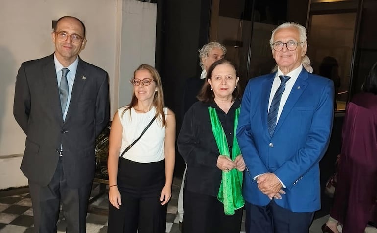 Diplomáticos e invitados especiales asistieron a la apertura.