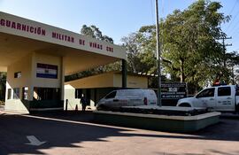 Fachada de la entrada al penal militar Viñas Cué.