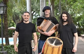Renato Borghetti (c) junto a Neuro Júnior y Pedro da Costa Borghetti.