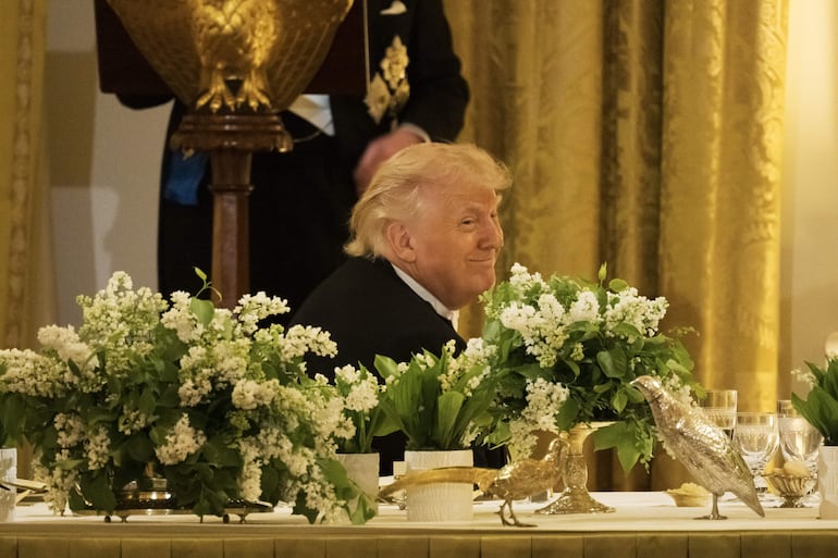 El presidente de Estados Unidos, Donald Trump, durante el discurso del rey Carlos III, en la cena de la Casa Blanca. 