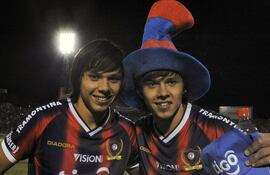 Los mellizos Ángel y Óscar Romero durante su estadía en Cerro Porteño, con el que consiguieron los títulos del torneo Apertura 2012 y el torneo Clausura 2013.