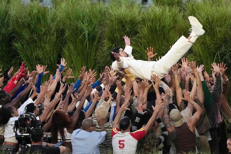 Bad Bunny fue el primer artista masculino de origen latino en presentarse en solitario en el Super Bowl.