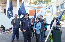 integrantes-de-la-otep-se-manifestaron-frente-al-ministerio-de-hacienda--194302000000-1350513.jpg