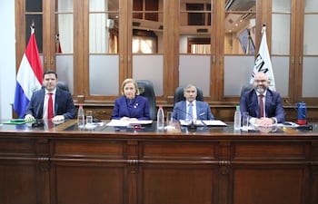 Sesión ordinaria del Jurado de Enjuiciamiento de Magistrados (JEM). Están presentes el diputado Alejandro Aguilera, la vicepresidenta 1° Alicia Pucheta, el ministro de la Corte Manuel Ramírez y el consejero Enrique Berni.