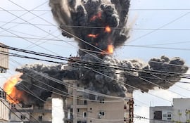 Bombardeo israelí sobre Abbasiyeh, en el sur del Líbano.