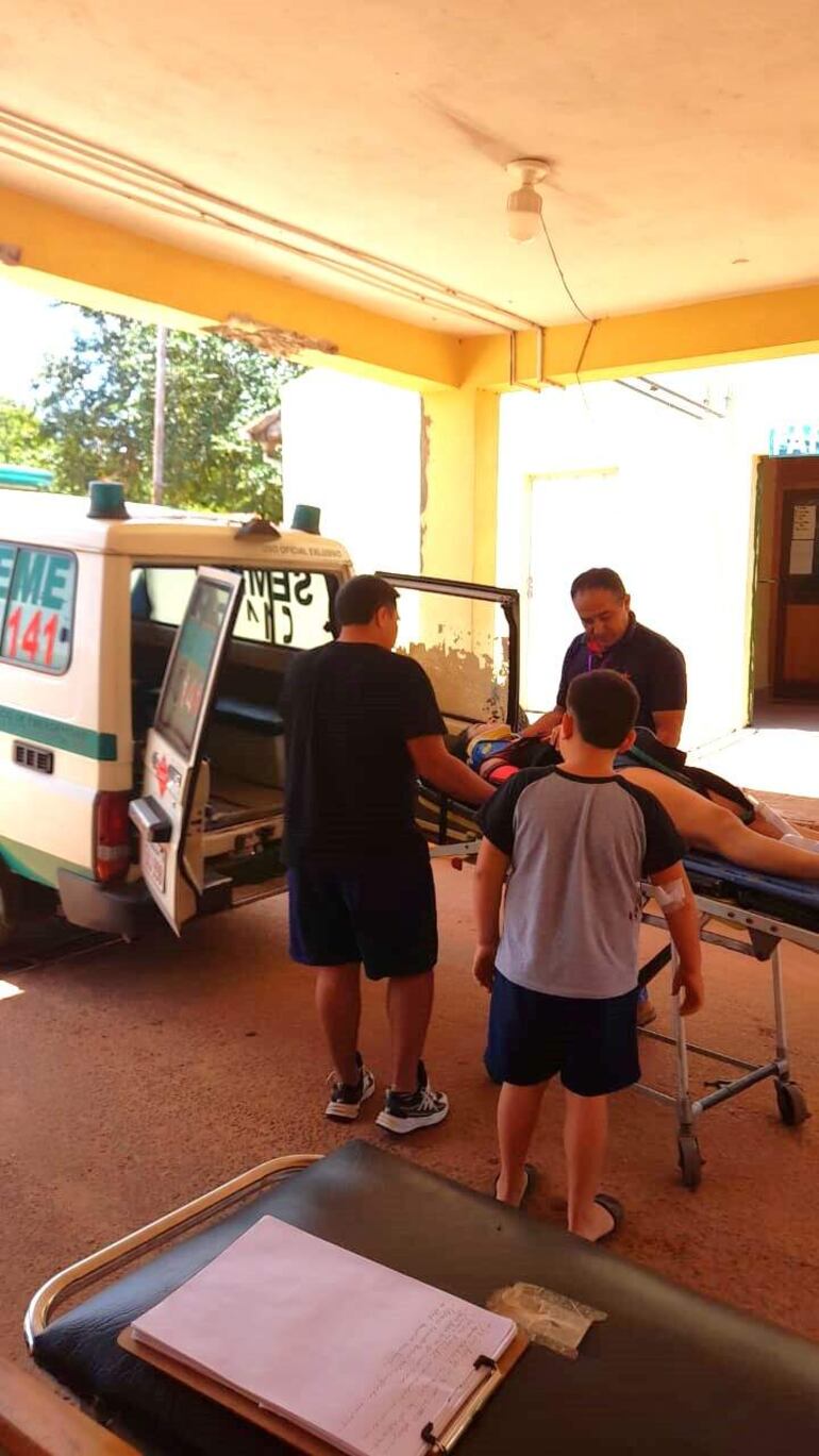 Lilian Elizabeth Brítez Maíz, de 40 años, quien resultó lesionada en varias partes del cuerpo, fue trasladada al Hospital Regional de Paraguarí.