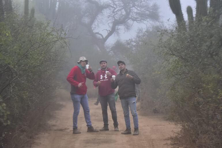 Los aficionados en los tramos de la Etapa 1 del Rally del Chaco 2023 en Mariscal Estigarribia.