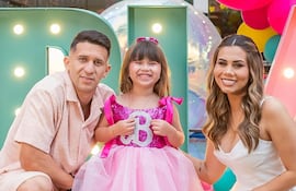 Jorge Morel y Rubí Samudio con su hija Brianna.