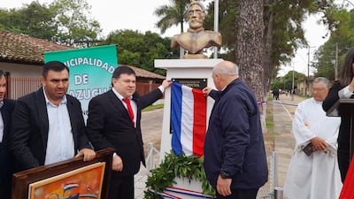 Rinden homenaje al Capitán Bado en Guazucuá. El intendente de Guazucuá Eutilio Riveros (PLRA) y Rodney Villalba (ANR) de Capitán Bado Amambay descubren la placa en el busto del Capitán José Matías Bado y deja inaugurado en el paseo central de la ciudad de Guzucuá.