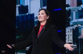 La cantante Ana Gabriel se alista para recorrer Sudamérica celebrando 50 años de carrera y anuncia un show en Paraguay.