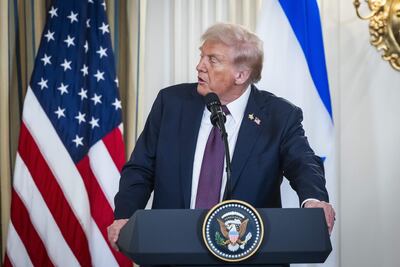 El presidente estadounidense, Donald Trump, habla en una conferencia de prensa con el primer ministro israelí, Benjamin Netanyahu, en el Comedor de Estado de la Casa Blanca en Washington, D.C., EE. UU.
