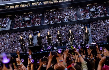 BTS, la banda más internacional de K-Pop, actúa en el primero de sus dos conciertos en el Estadio Metropolitano de Madrid.