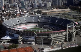 (FILES) Aerial view of the Mas Monumental stadium of River Plate, Argentine football team, in Buenos Aires, Argentina, taken on 15, 2024. On January 27, 2026, Argentina's River Plate football club announced the expansion and roofing of its iconic Monumental stadium in Buenos Aires, which will become one of the largest stadiums in the world with a capacity for more than 100,000 spectators. (Photo by JUAN MABROMATA / AFP)
