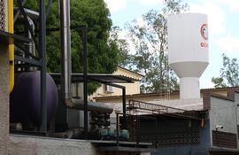 Fachada del sitio donde ocurrió la fuga de amoníaco tras una explosión en una fábrica de embutidos Ochsi.