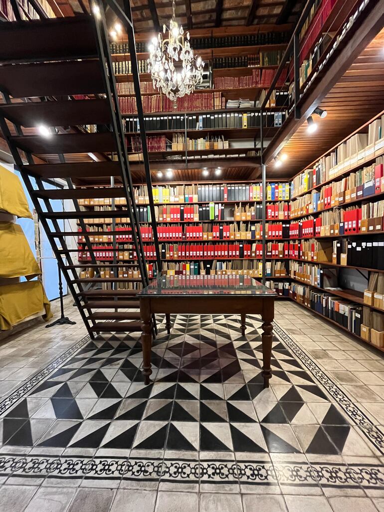 La Biblioteca del Ateneo, fotografía de Maximiliano Martínez, otro de los expositores.