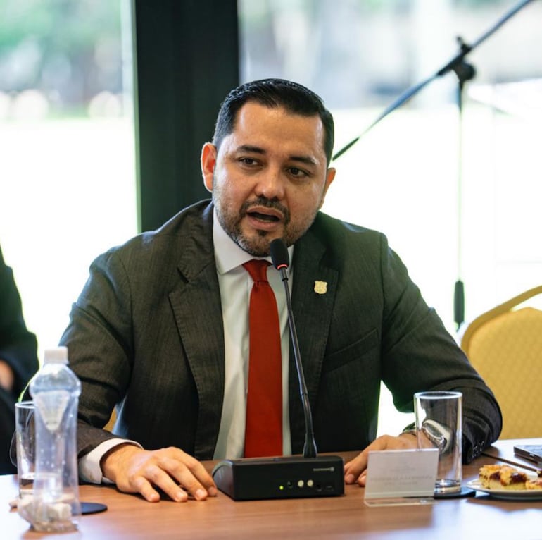 Asunción: tras tensa espera, Bello pagó aguinaldo, pero jubilados aún no cobraron