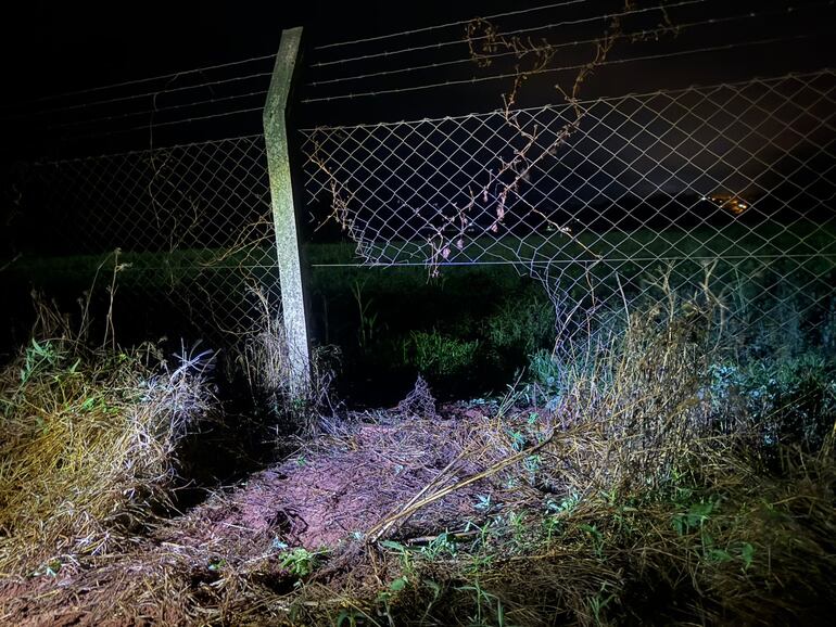 Supuestamente por este lugar ingresaron y luego escaparon los cinco encapuchados con los cofres.