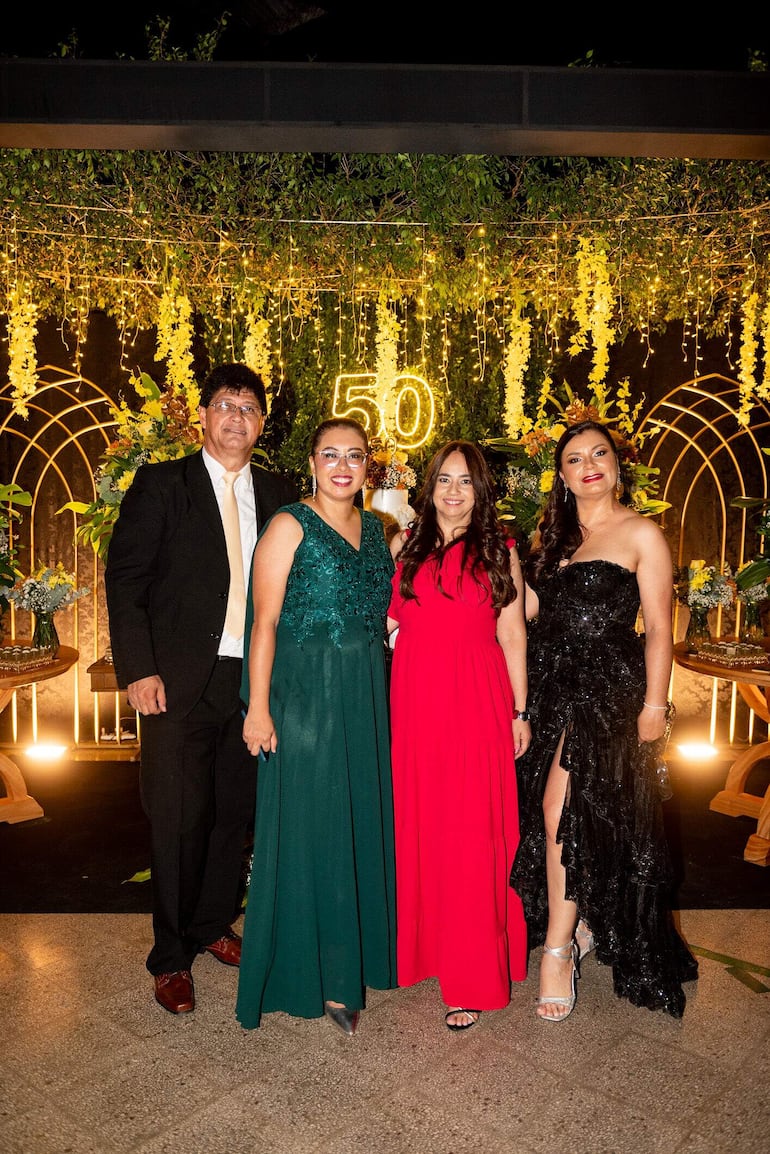 Ubaldo Ramírez, Lurdes Méndez, Ada Adorno y Marlene Sosa.