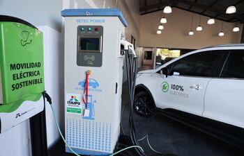 Va creciendo la utilización del vehículo eléctrico en el país, indican.