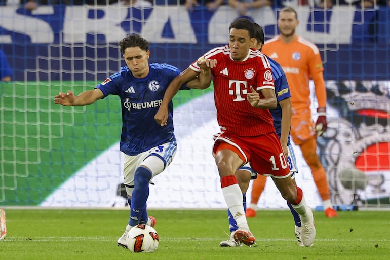 Schalke stun Bayern to end their long run at the top