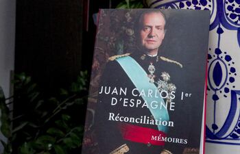 Vista este martes, del libro "Réconciliation. Mémoires. Juan Carlos I d´Espagne" (Reconciliación. Memorias. Juan Carlos I de España), en París.
