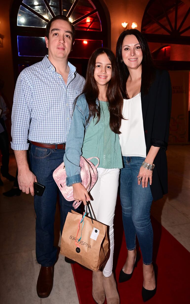 Julio Vaesken, María Victoria Vaesken y Mónica de Vaesken.