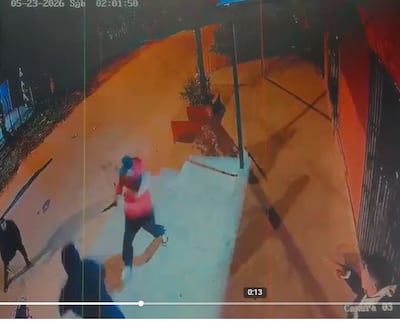 Genaro Miranda Mora puñal en mano encara a Dionicio Andrés Vázquez Brítez, quien finalmente termina muerto a causa de las heridas que sufrió,