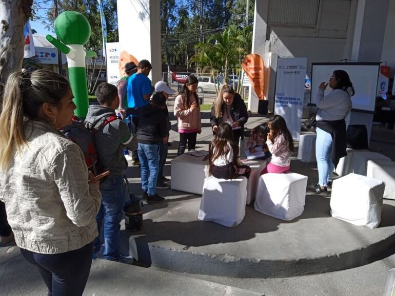 El Programa Ampliado de Inmunizaciones (PAI) contó con un stand en la expo.