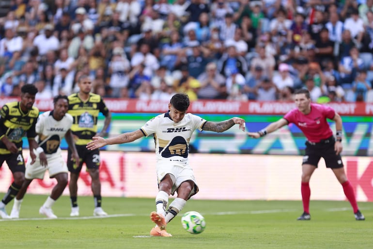 Rober Morales guía a Pumas al liderato de la Liga MX