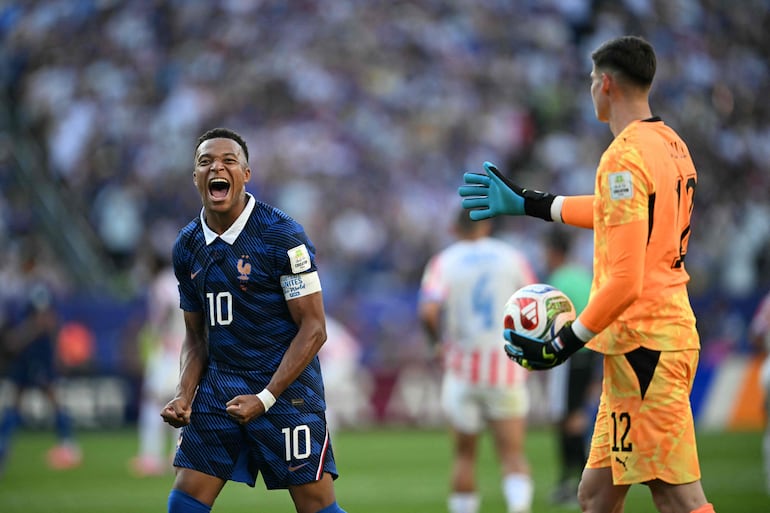 Se viralizó el momento en el que Mbappé ignoraba el saludo del arquero paraguayo Orlando Gill durante el Mundial 2026 y generó varias críticas.