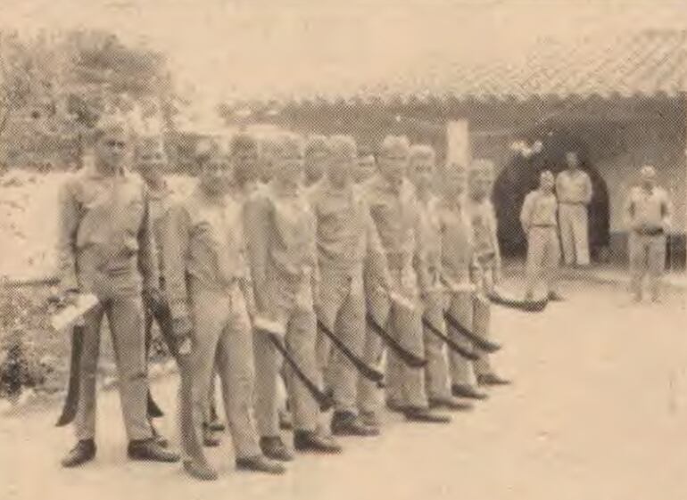 Soldados que concluyeron el Servicio Militar Obligatorio recibieron sus bajas y de obsequio machetes para la labor agrícola en sus comunidades.