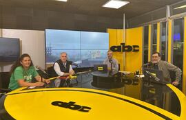 Sonia Acevedo de la Federación Nacional Campesina y el dirigente del Partido Liberal Auténtico (PLRA), Agustín Saguier en el programa "No tiene nombre", de ABC Cardinal.