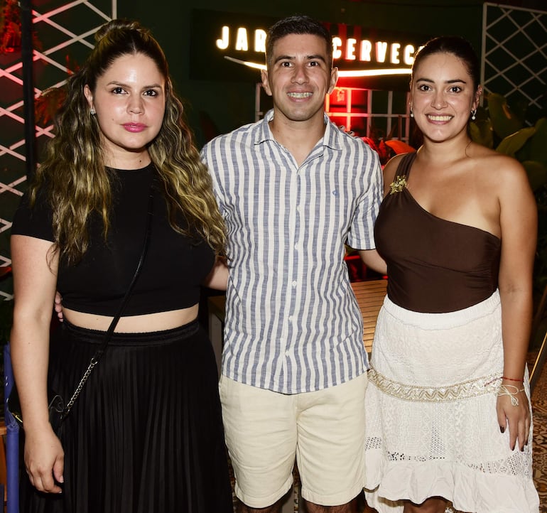 Laura Rojas, Cristian Alfonso y Fabiola Alfonso.