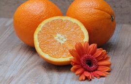 La naranja, la mandarina, el limón y el pomelo son algunos de los cítricos que fortalecen el sistema inmunológico, son fuente importante de vitaminas y minerales y aportan muchos otros beneficios.