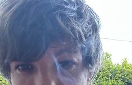 Louis Tomlinson luciendo la Albirroja. Esta imagen causó furor en las redes.