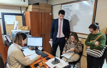 Comisión de la "Mafia de los Pagarés" denuncia penalmente a exdirectivos de AMUCLIN y pide investigar enriquecimiento ilícito