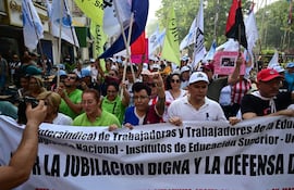 Multitudinaria movilización ciudadana en contra de la reforma de la caja fiscal planteada por el Ejecutivo.