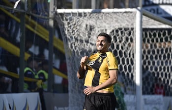 El delantero de Guaraní, Juan Manuel García (33 años) celebra el tanto de apertura en el marcador, en el triunfo sobre Recoleta FC, por la novena ronda del Clausura 2026.