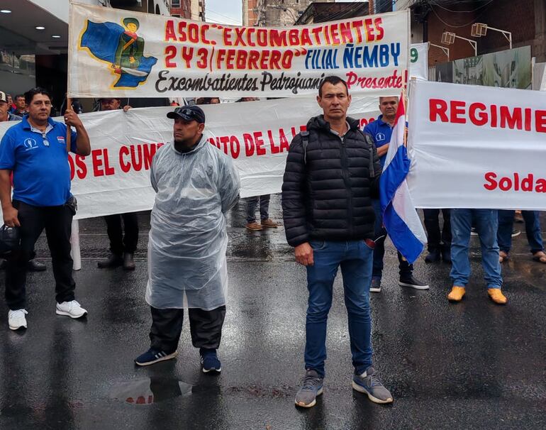Los manifestantes aseguran que van a acampar en el centro de Asunción.