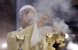 El papa León XIV celebra una misa en Roma.