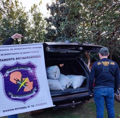La camioneta con las bolsas de supuesta marihuana incautada en San Juan Nepomuceno.