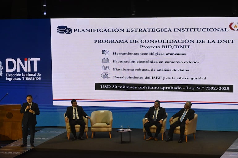 Óscar Orué, director de la DNIT, durante la Rendición de Cuentas 2025.