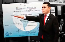 Senador cartista Hernán Rivas, presunto "abogado mau".