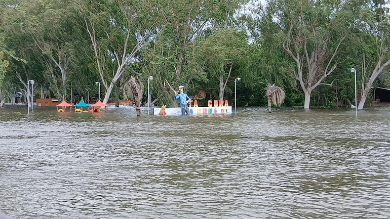 Plazas y Parques de Itá Corá quedaron bajo las aguas del río Paraná.