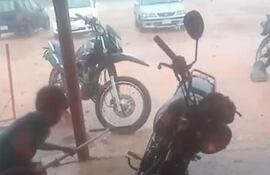 Ocupantes de la fracción A3 de la Costanera, a ser subastada el próximo miércoles, inundados con cada lluvia.