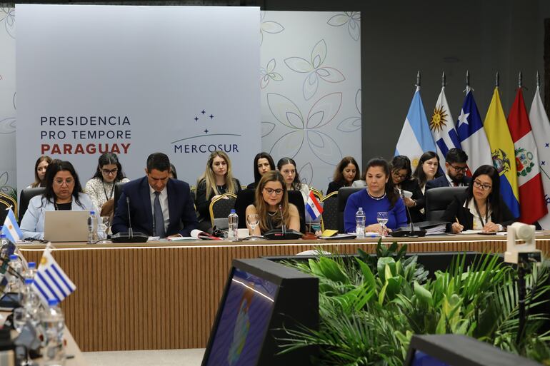 El Grupo Mercado Común (GMC) se reúne en la previa de la Cumbre del bloque regional. Fue ayer en el puerto de Asunción.