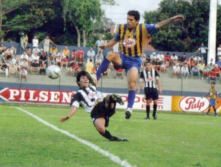 Luis Antonio Vidal, presidente de Recoleta FC, debutó en el fútbol profesional en filas del Sportivo Luqueño, en el 2005.