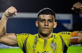 José Antonio Espínola (24 años), mediocampista de Recoleta FC.