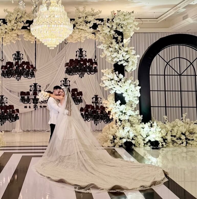 Bethania Borba y Jorge Escobar en su fiesta de boda. (Captura de la historia de Instagram de Bethania Borba)