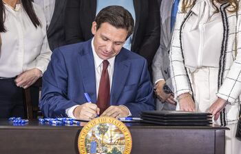 Ron DeSantis gobernador de Florida.